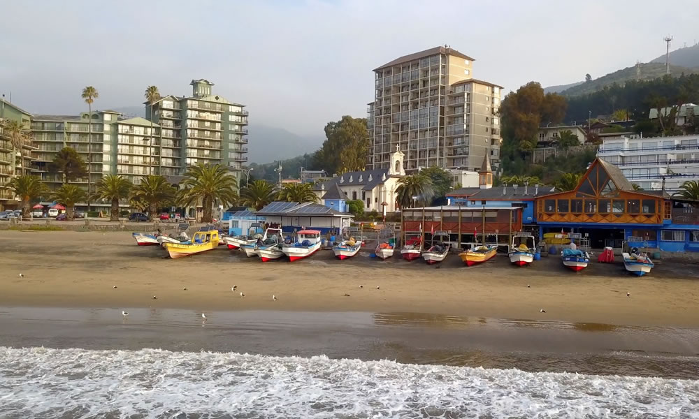 Caleta de pescadores junto a Playa Chica de Papudo