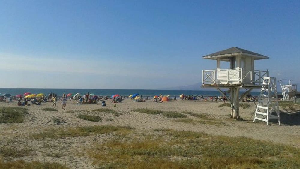 Playa Canto del Agua, junto al límite con Coquimbo