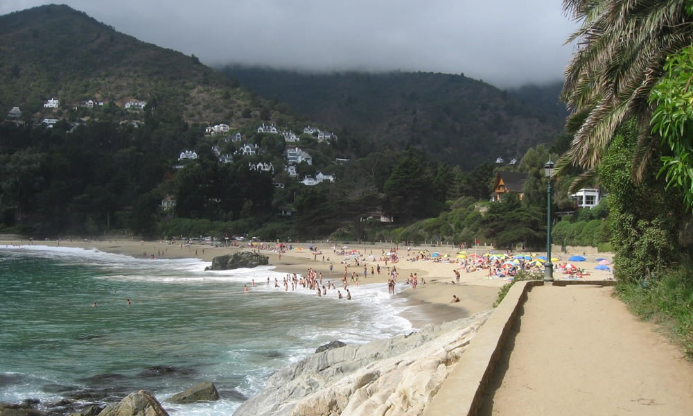 Paseo de la rambla junto a Playa de Zapallar